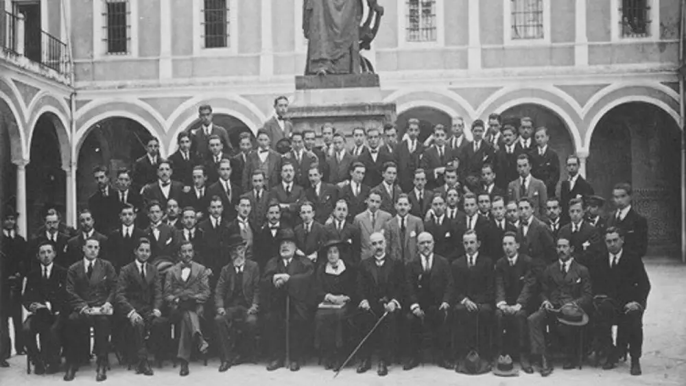 Patio de la Universidad Literaria de Sevilla a principios del siglo XX. - Universidad de Sevilla