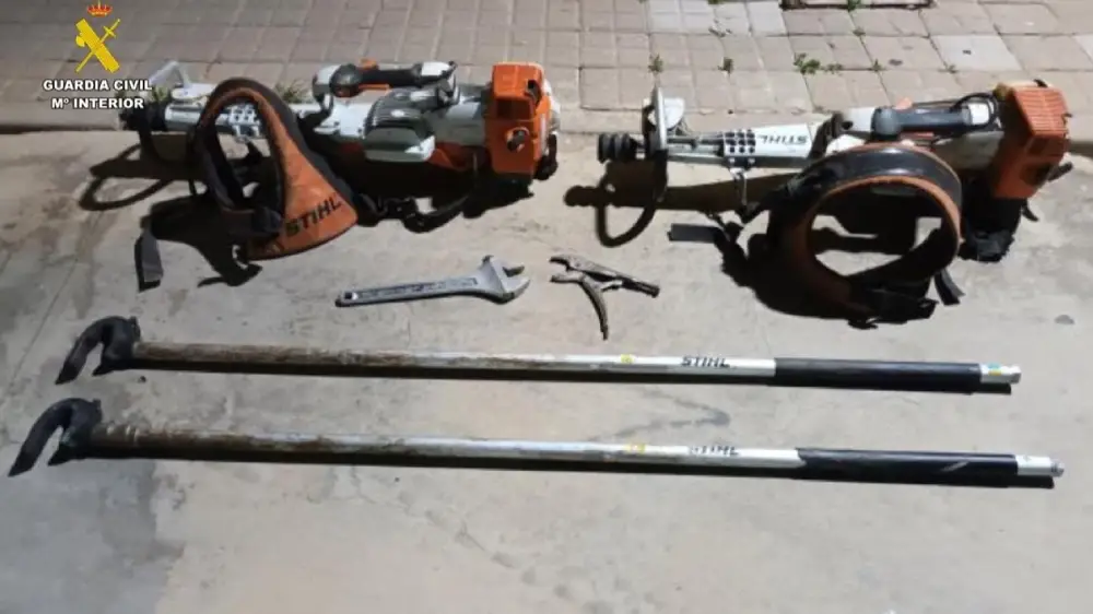 Herramientas para la recolección de aceitunas recuperados valorados de 8.000 euros. - Guardia Civil