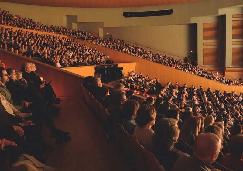 Público asistente en el Teatro de la Maestranza a un concierto. - ROSS