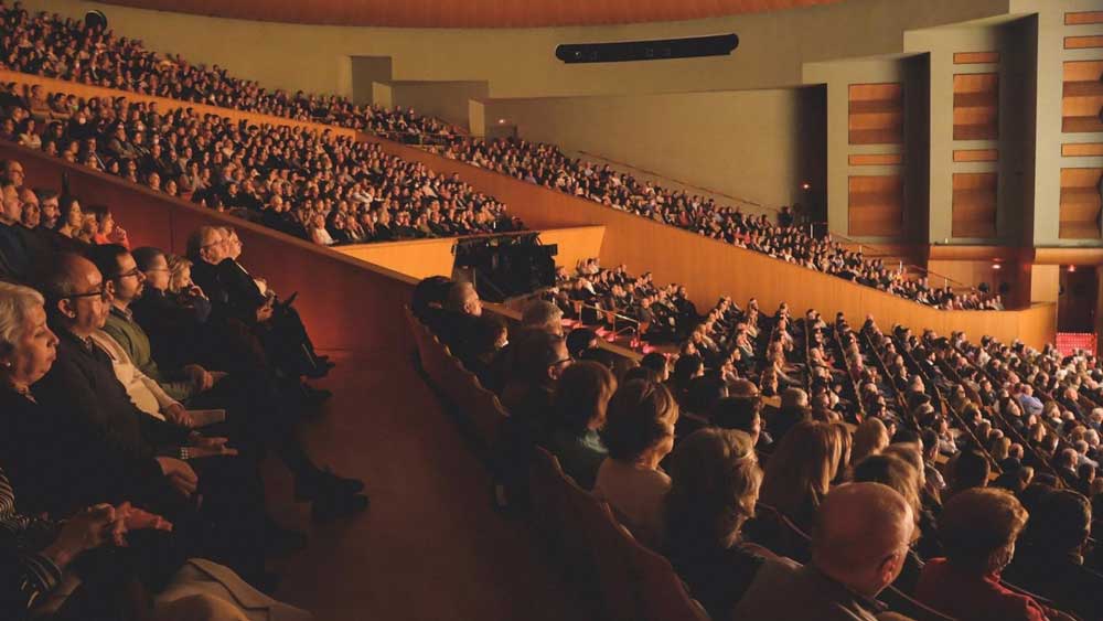 Público asistente en el Teatro de la Maestranza a un concierto. - ROSS