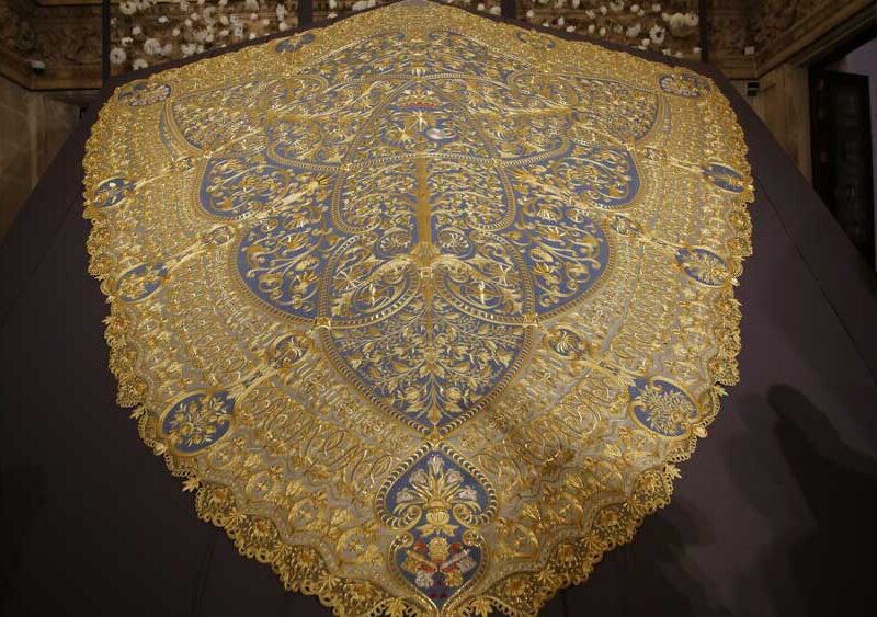 Nuevo manto de la Virgen de Consolación. - Hermandad de la Sed (Sevilla)