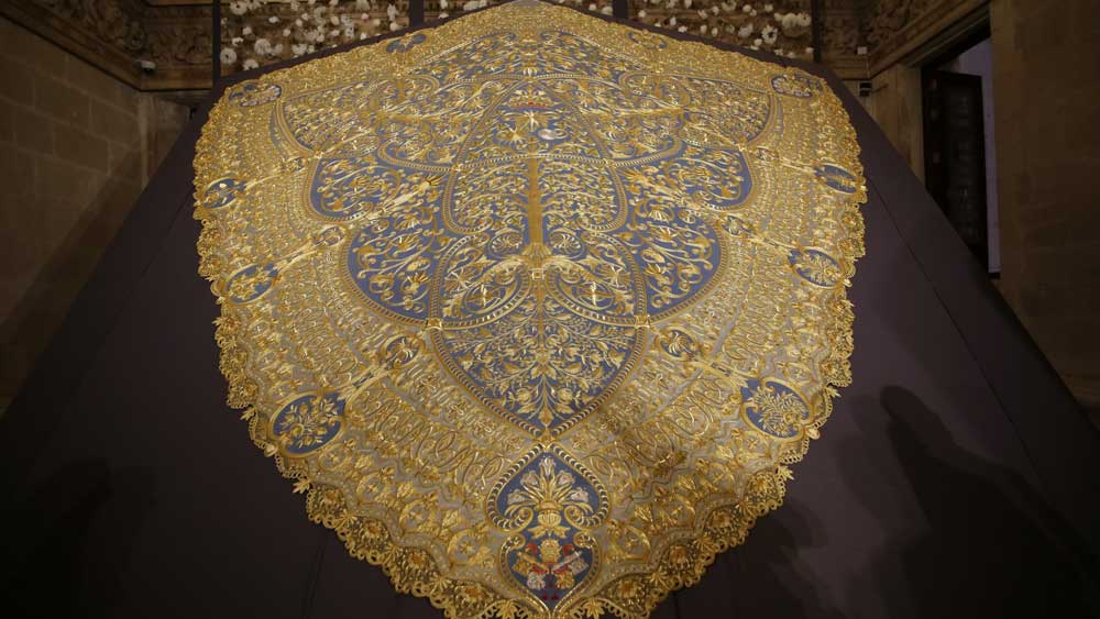 Nuevo manto de la Virgen de Consolación. - Hermandad de la Sed (Sevilla)