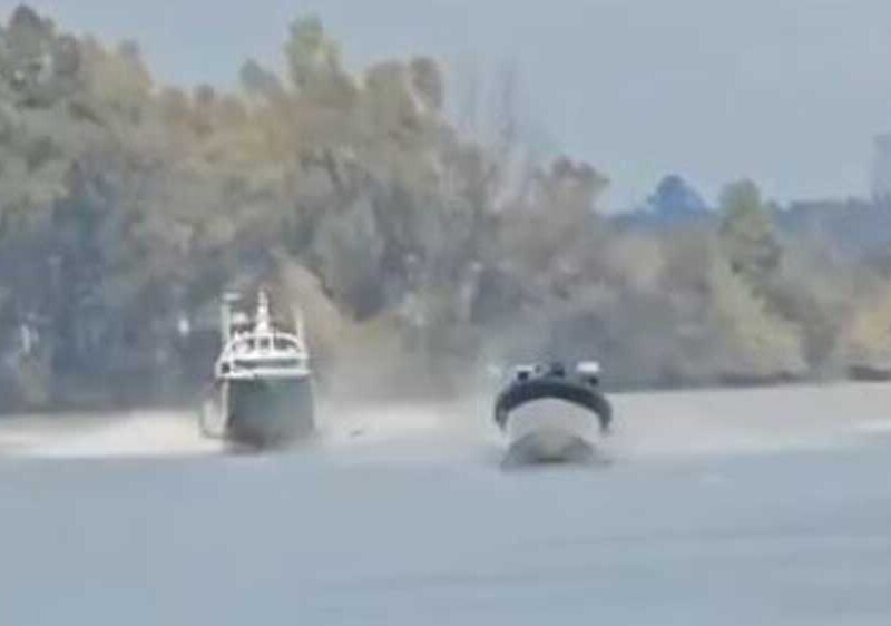 Persecución a una narcolancha en Coria del Río