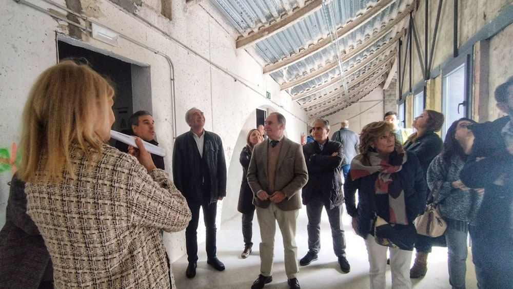 Visita del delegado provincial de Empleo a la oficina de empleo de San Juan objeto de una reforma integral. - Junta de Andalucía