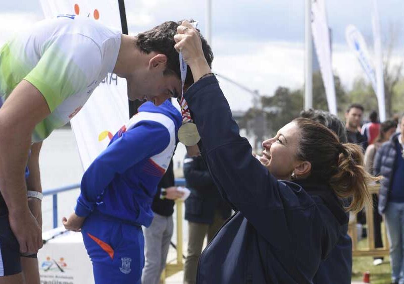 Entrega de medallas en el Campeonato de Piragüismo en Sevilla. - Ayuntamiento de Sevilla