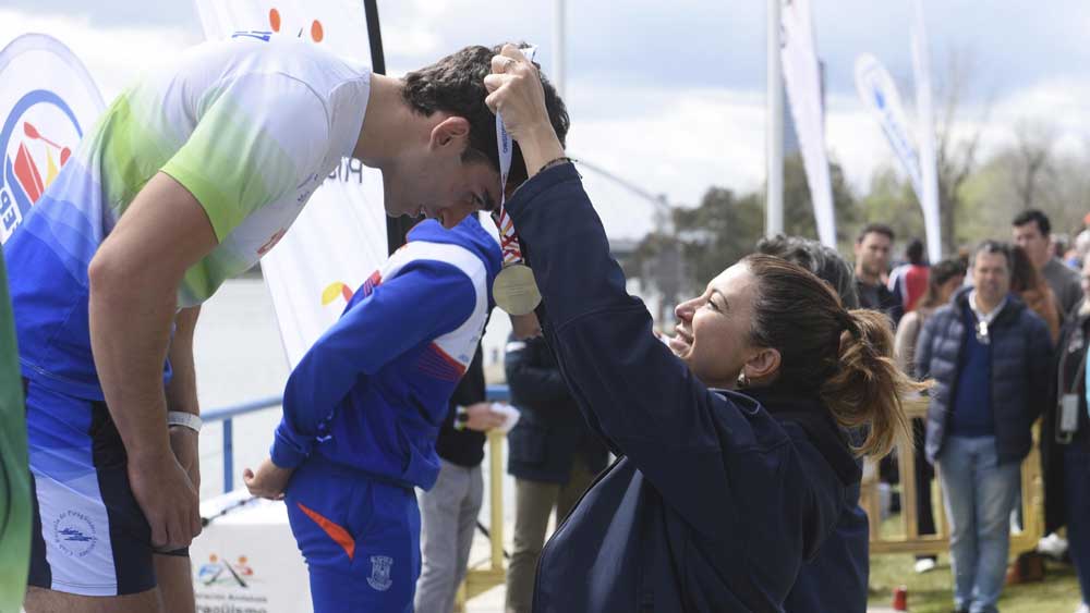 Entrega de medallas en el Campeonato de Piragüismo en Sevilla. - Ayuntamiento de Sevilla