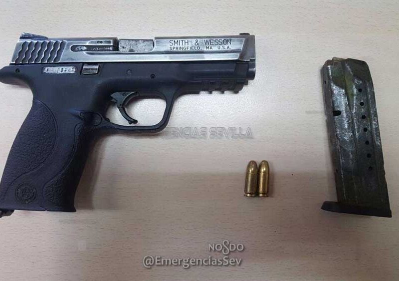 Imagen de archivo de una pistola intervenida a un varón en Sevilla. - Europa Press / Ayuntamiento de Sevilla