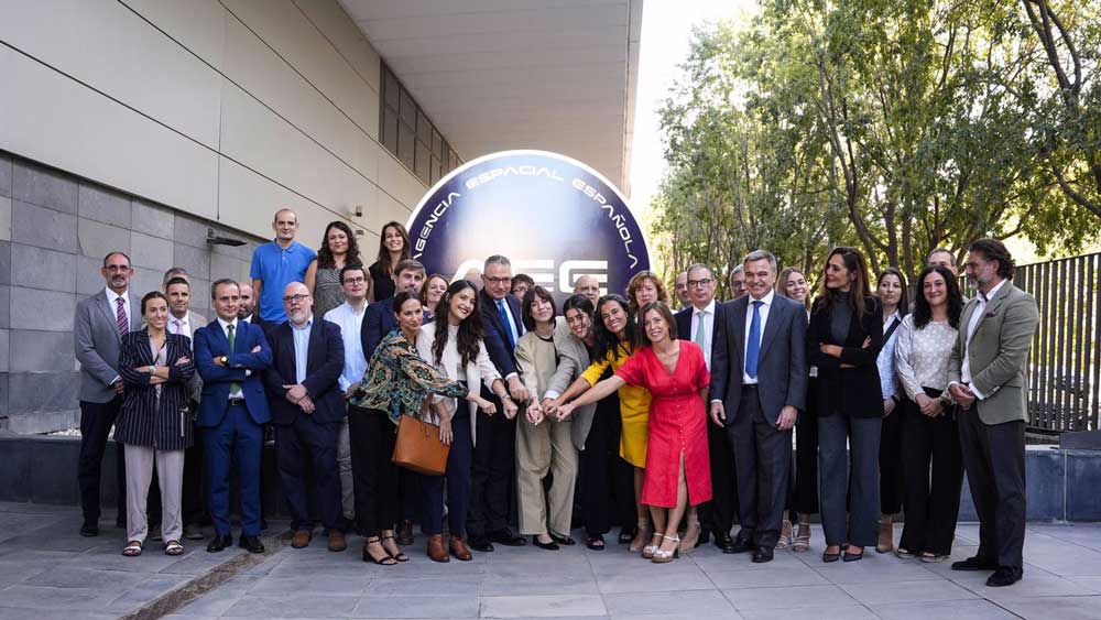 Presentación del logotipo de la Agencia Espacial Española en el edificio CREA de San Jerónimo junto con la plantilla de la entidad. - Joaquín Corchero / Europa Press