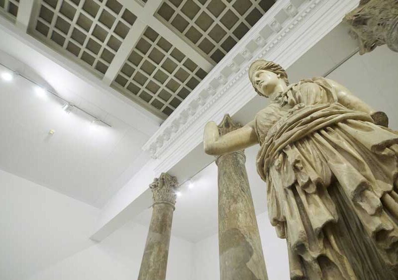 Imagen de archivo de la estatua de Diana cazadora en el museo arqueológico de Sevilla, antes de la mudanza de su colección - Joaquin Corchero / Europa Press