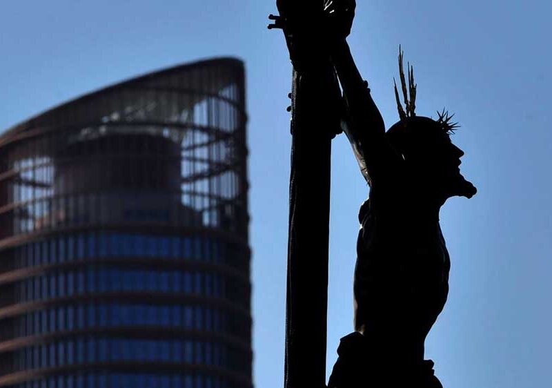 El Cachorro cerca de Torre Sevilla. - Torre Sevilla