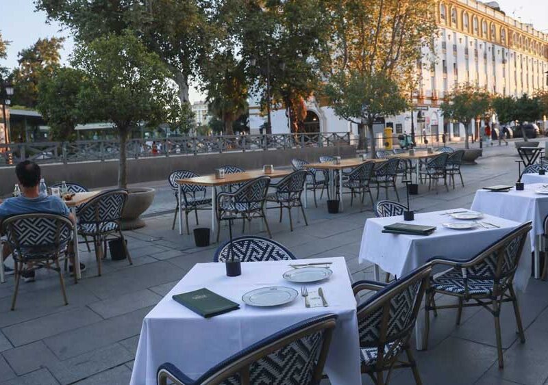 Veladores en el centro de Sevilla. - Rocío Ruz / Europa Press