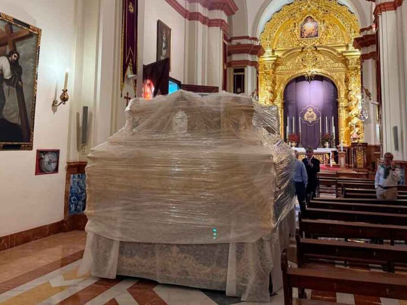 El paso de El Cachorro preparado para su traslado a Roma. - Monseñor José Ángel Sáinz Meneses
