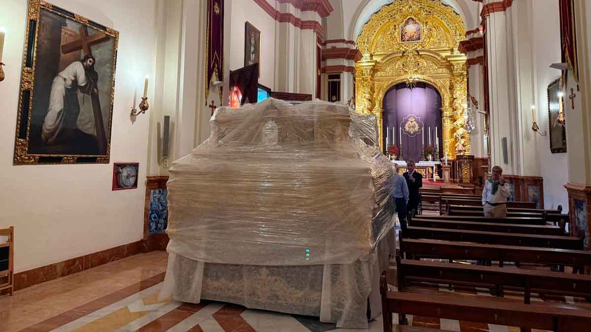 El paso de El Cachorro preparado para su traslado a Roma. - Monseñor José Ángel Sáinz Meneses