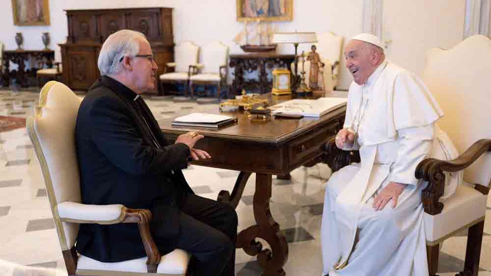 El arzobispo de Sevilla, José Ángel Saiz Meneses, con el papa Francisco. - Archidiócesis de Sevilla