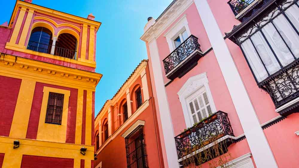 Balcones en el centro de Sevilla. - Colegio de Administradores de Fincas de Sevilla