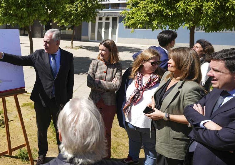 El Ayuntamiento de Sevilla reurbanizará un solar abandonado en la Pirotecnica con espacios infantiles y arbolado. - Ayuntamiento de Sevilla