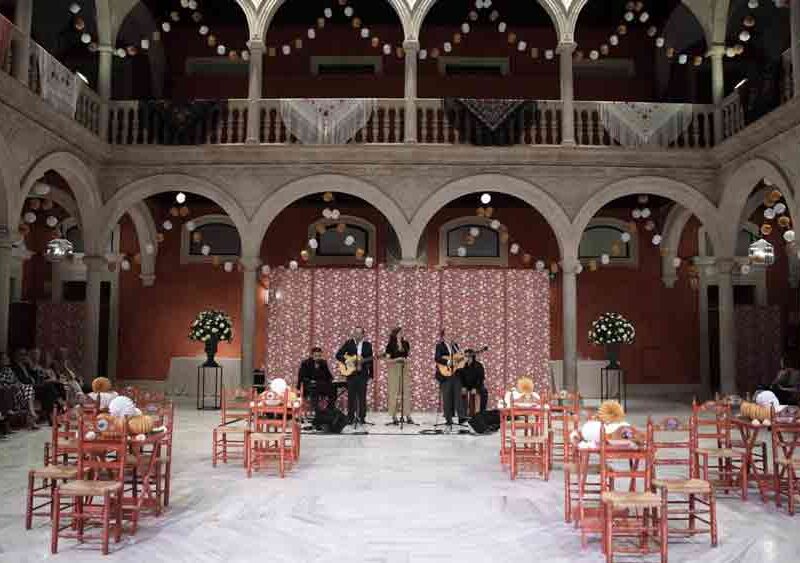 Desfile de moda flamenca en Fundación Cajasol. - Fundación Cajasol