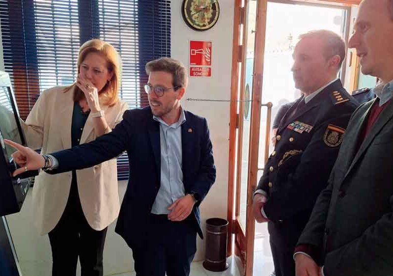 El nuevo Puesto de Actualización del DNI (PAD) Securizados en la jefatura de Policía Local de Osuna. - Policía Nacional