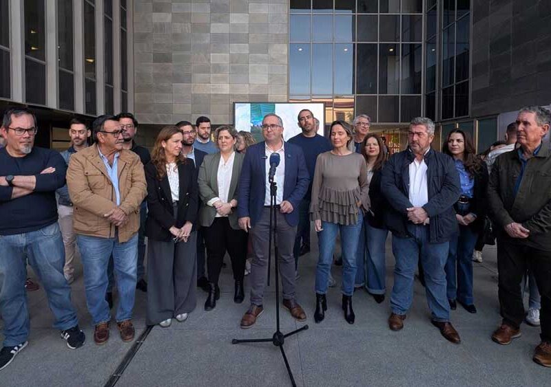 Encierro «simbólico» de IU en la Diputación de Sevilla. - IU