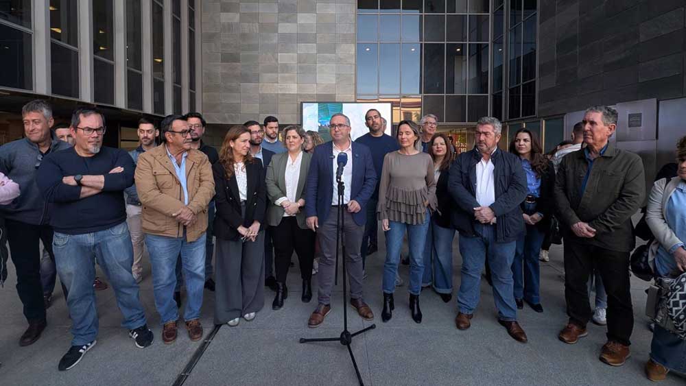 Encierro «simbólico» de IU en la Diputación de Sevilla. - IU