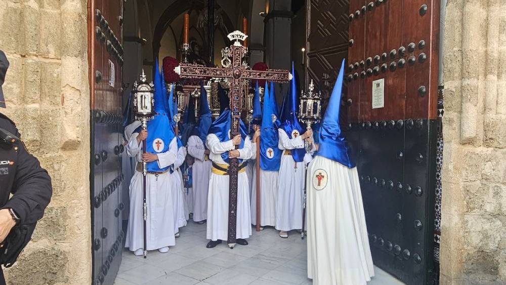 Salida de la Cruz de Guía de la Hiniesta
