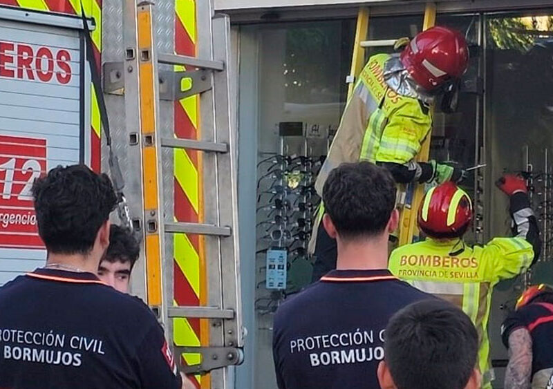 Los bomberos de la provincia en una actuación derivada del apagón - EUROPA PRESS/CEDIDA