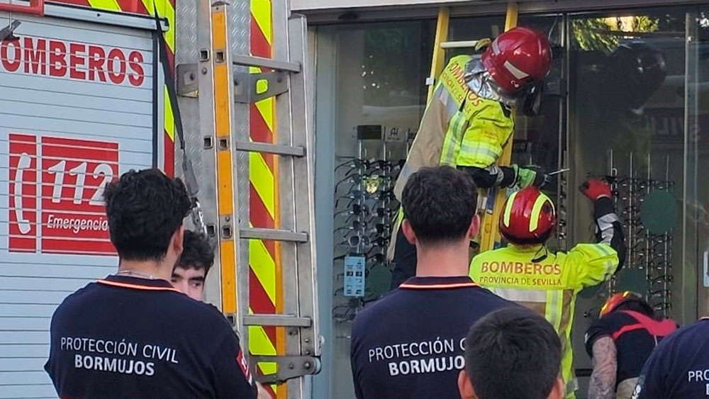 Los bomberos de la provincia en una actuación derivada del apagón - EUROPA PRESS/CEDIDA