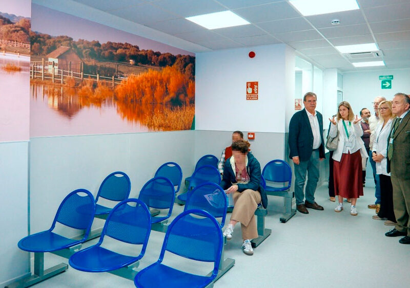 Pacientes esperando en la consulta.