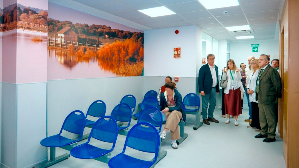 Pacientes esperando en la consulta.