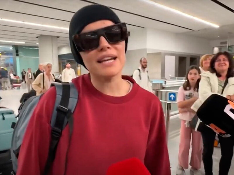 Melody llegando al Aeropuerto de Málaga tras Eurovisión 2025