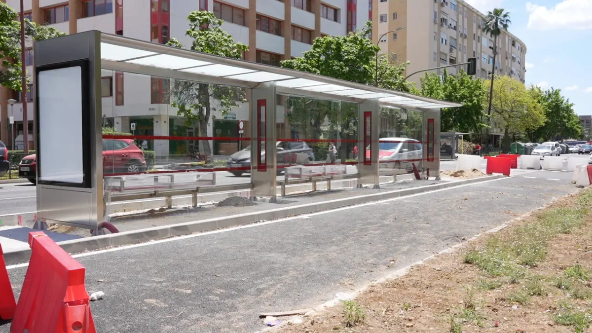 Obras de las marquesinas del nuevo tranvibús - Coral Gata