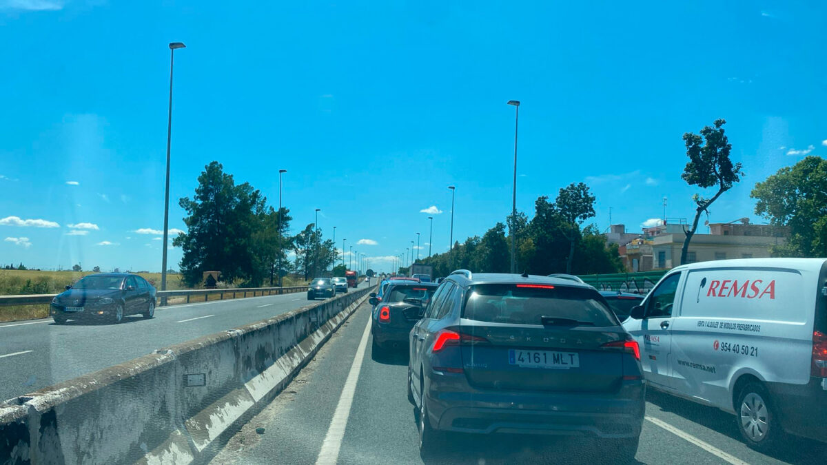 Atasco en la A-8028.- SA