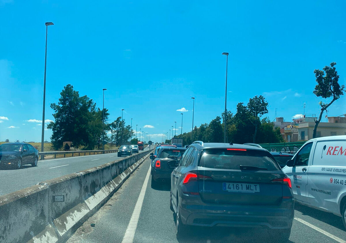 Atasco en la A-8028.- SA