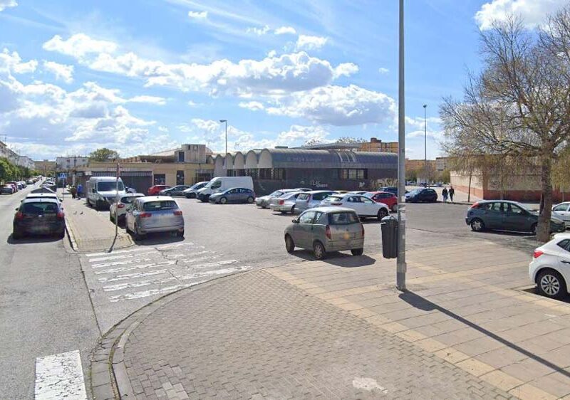 Plaza Dr. Andreu Urra. - Google Maps