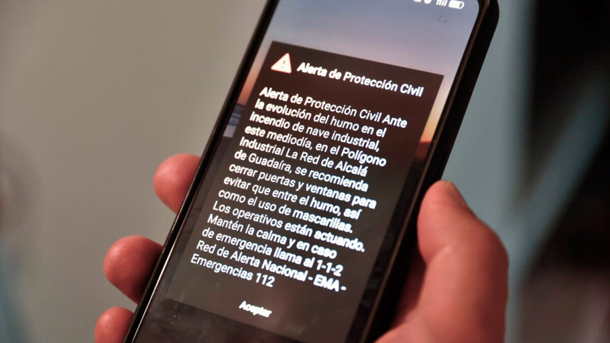 Imagen de uno de los mensajes del «112 inverso» remitidos por el incendio de Alcalá de Guadaíra.- Rocío Ruz/Europa Press