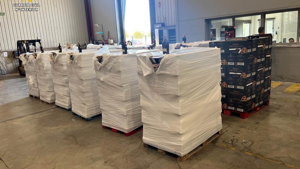 Lotes de botellas aprehendidas por etiquetado falso. - Guardia Civil