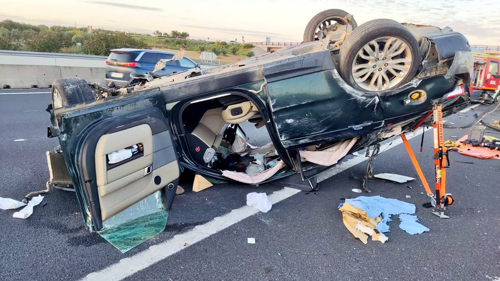 El vehículo tras el accidente. - Bomberos del Aljarafe