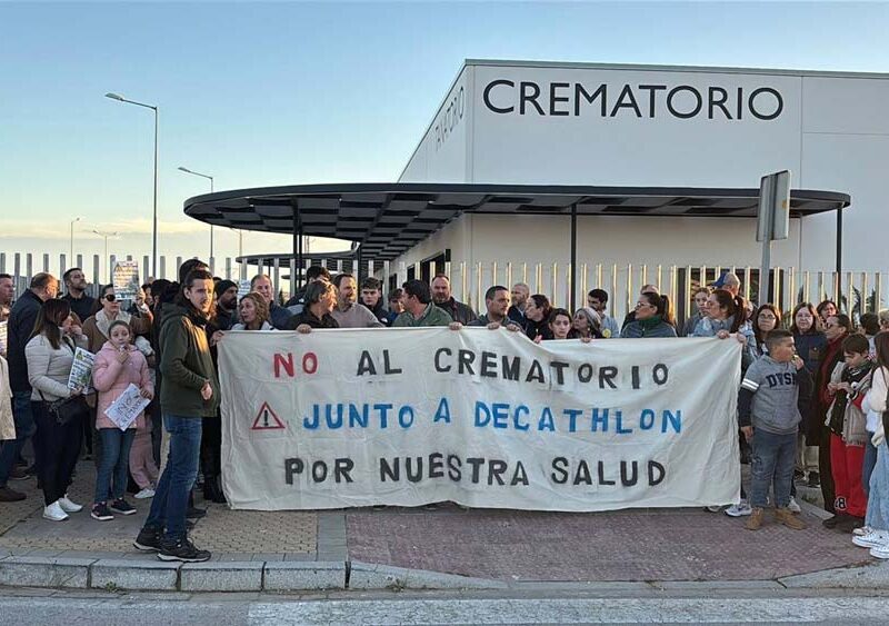 Imagen de la protesta vecinal ante el nuevo crematorio de Alcalá, en foto de archivo. - Asociación de Vecinos EntreHaciendas