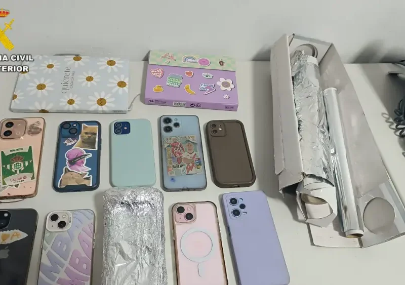 Teléfonos móviles robados en la Feria de Carmona. - Guardia Civil