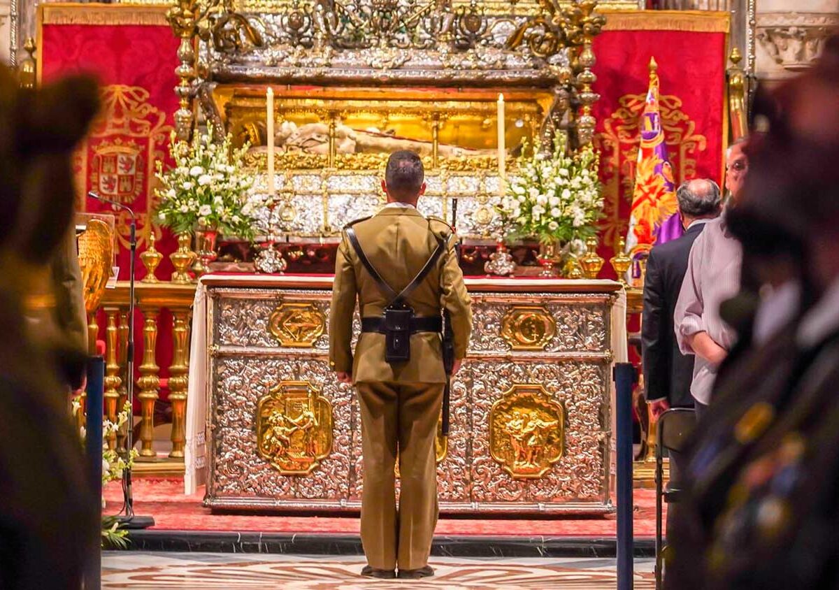 Desfile militar del Arma de Ingenieros del Ejército en la Catedral por la festividad de San Fernando, en foto de archivo. - Eduardo Briones - Europa Press
