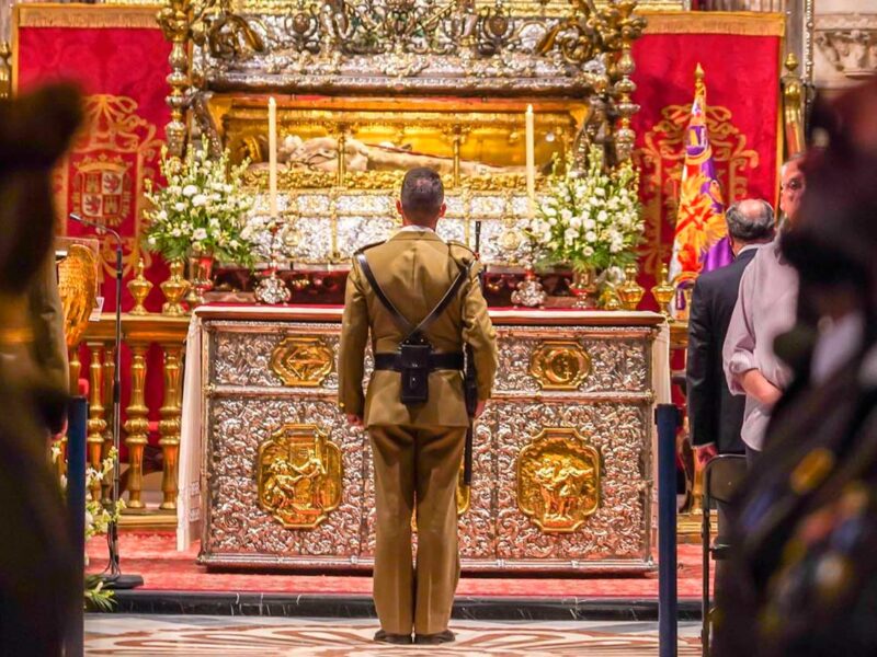 Desfile militar del Arma de Ingenieros del Ejército en la Catedral por la festividad de San Fernando, en foto de archivo. - Eduardo Briones - Europa Press