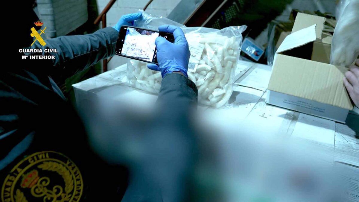 Investigaciones del Seprona de la Guardia Civil en alimentos con motivo de la Feria de Sevilla.- Guardia Civil