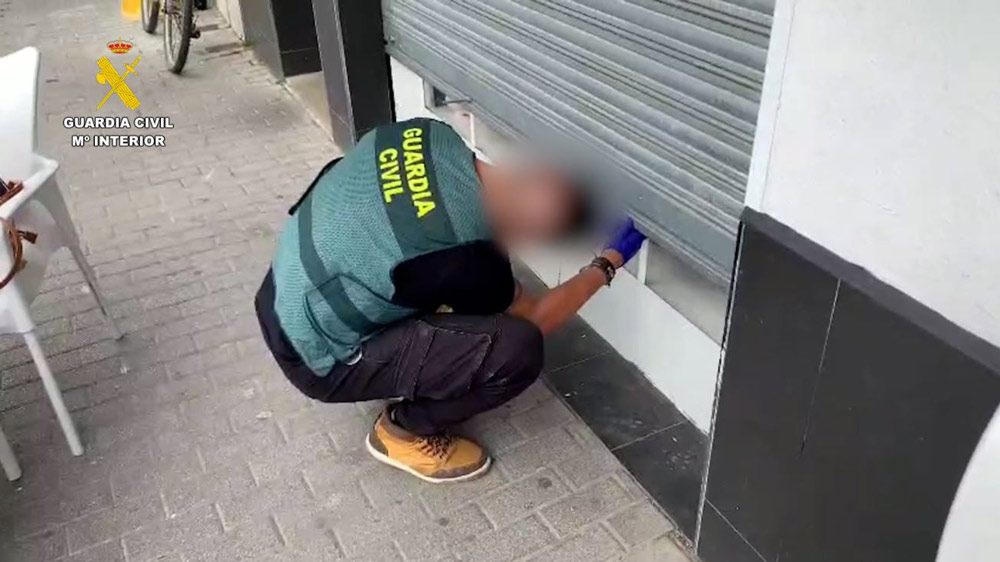 La Guardia Civil detiene a cinco personas implicadas en robos en establecimientos del Aljarafe. - Guardia Civil