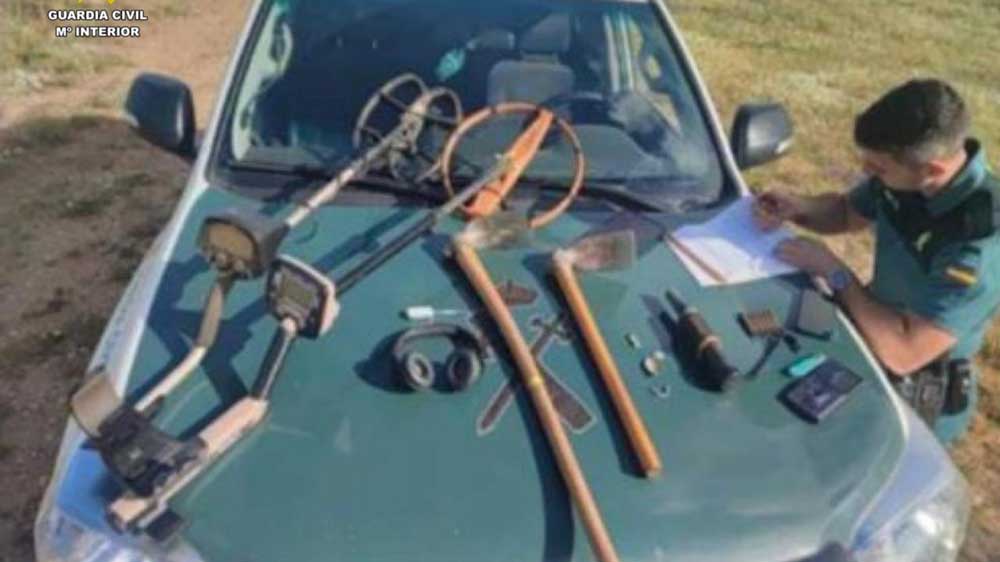 Material incautado cerca del yacimiento de Munigua. - Guardia Civil