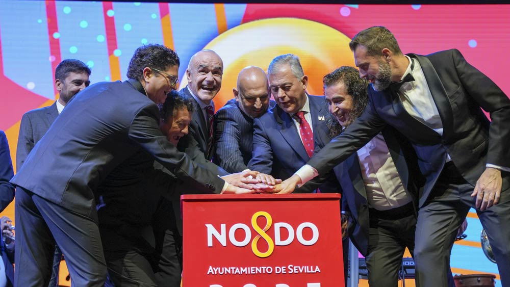 Momento del alumbrado de la Feria de Sevilla 2025. - Ayuntamiento de Sevilla