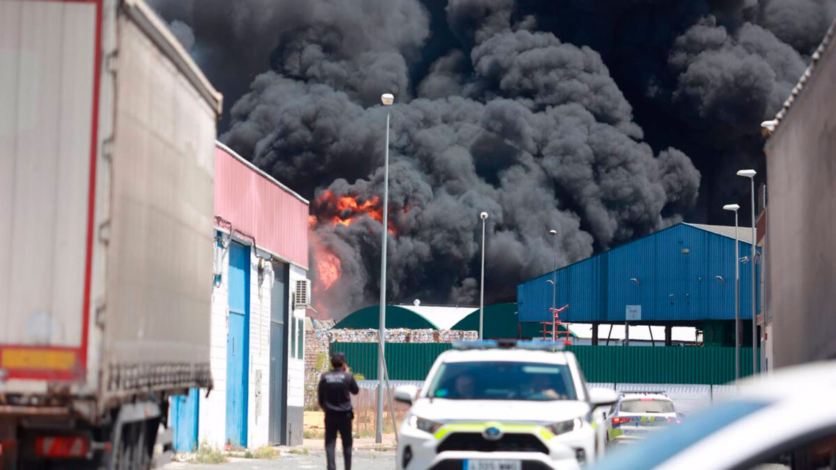 Columna de humo del lugar donde se ha producido el accidente.- Rocío Ruz/Europa Press