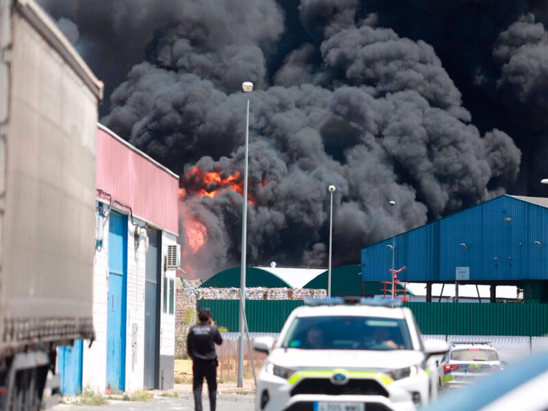 Columna de humo del lugar donde se ha producido el accidente.- Rocío Ruz/Europa Press