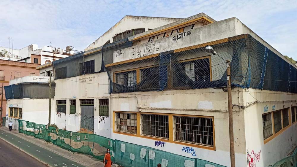 Fachada del Mercado Puerta de la Carne de Sevilla. - Europa Press