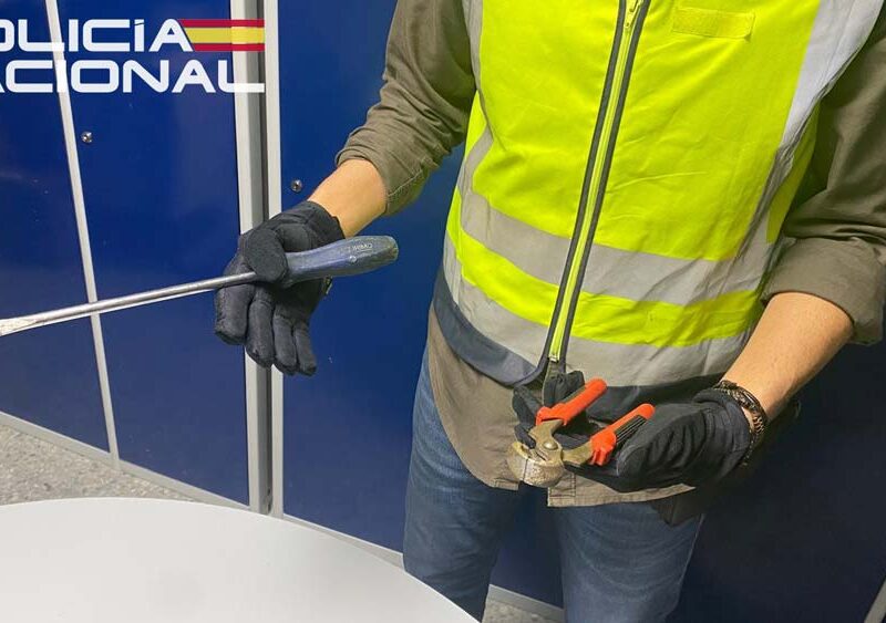Herramientas utilizada por los detenidos para cometer los robos. - Guardia Civil