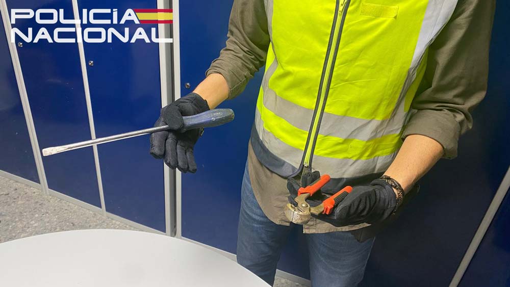 Herramientas utilizada por los detenidos para cometer los robos. - Guardia Civil
